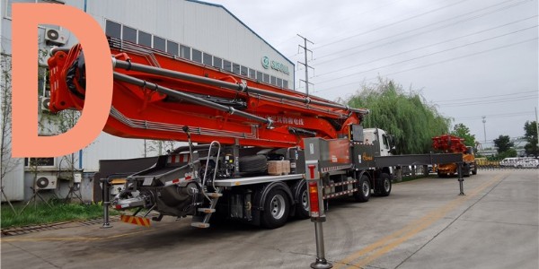 泵车在伸展支腿时，要注意哪些