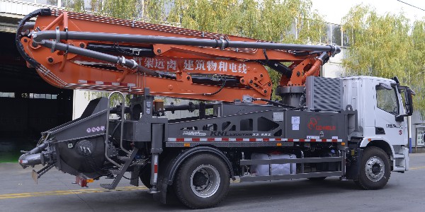 小身材大方量，32米泵车五节臂架，和大泵车一样的动力