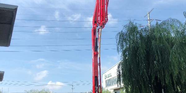 泵车在操作时，臂架要注意哪些操作