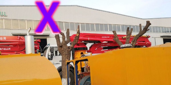 混凝土泵之水灰比例过大、水泥含量大小对输送管的影响