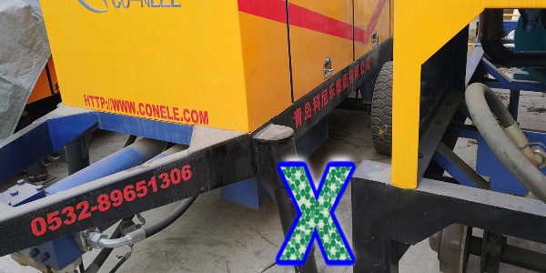 混凝土泵入库前清洗、放水、涂润滑脂、擦干每一个步骤都不能少