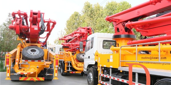 混凝土输送泵泵管如何固定？