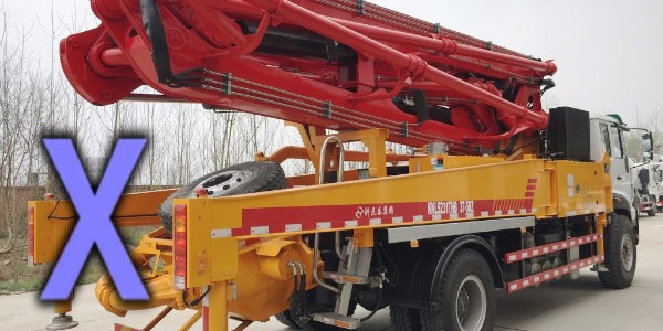 小型泵车—浇注时，所泵送的骨料出现空隙该咋办？