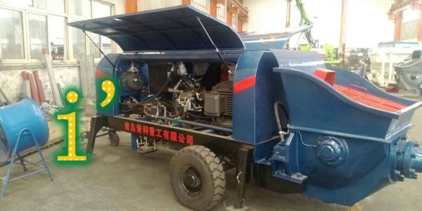 将混凝土输送泵两侧活塞转到清洗室位置并涂上润滑油的作用是什么？