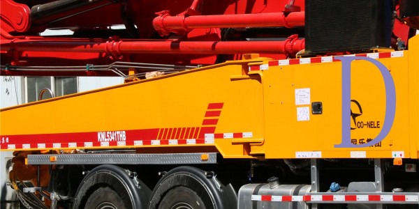 转台在一台混凝土泵车中起到了怎样的作用