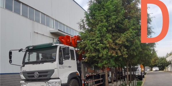 混凝土泵车是如何把混凝土输送到高处的？