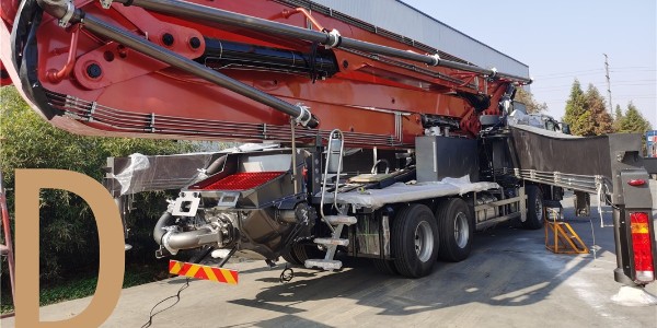 泵车支腿固定后，全方位检查