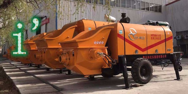 布管时，为什么要在混凝土泵出口处增加弯管或环形管？