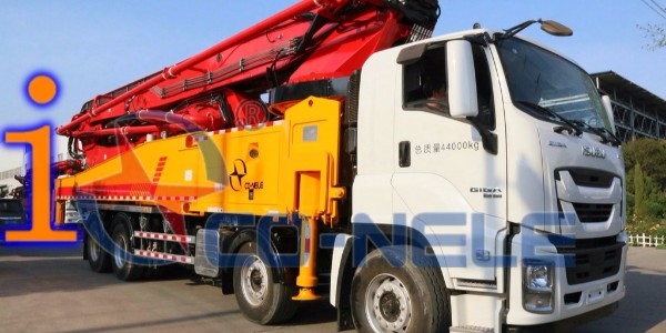 小型泵车管道滑动或脱落时，就需要给你的爱车更滑新管了