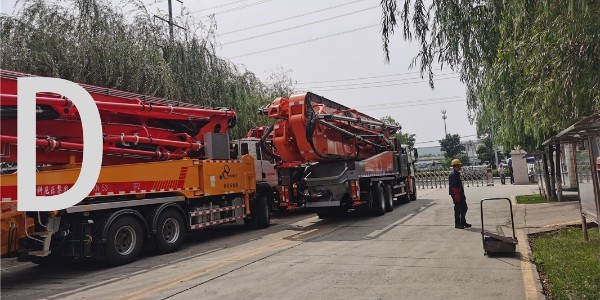 比较泵车的前、左右支撑方式