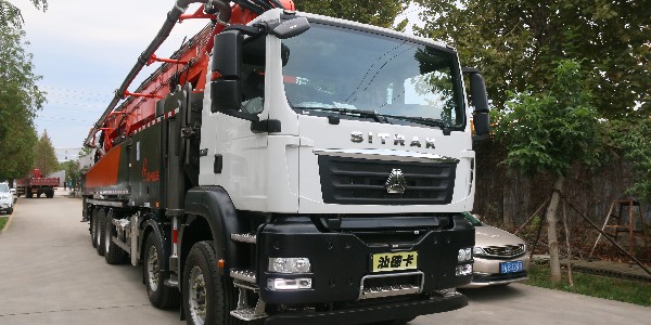 70米大泵车泵送强劲打灰稳定臂架可靠