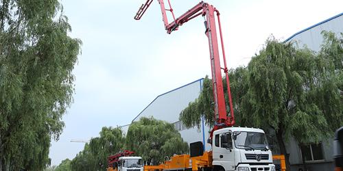 科尼乐浅析小型混凝土泵车工作中倾倒侧翻如何预防？