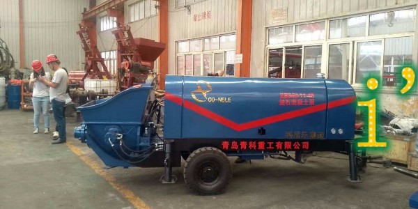 泵送设备施工过程中，如何正确判断混凝土的质量和可泵性？