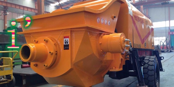 如何降低混凝土泵的泵送冲击以及颤动现象，消除卡箍式连接带来的隐患