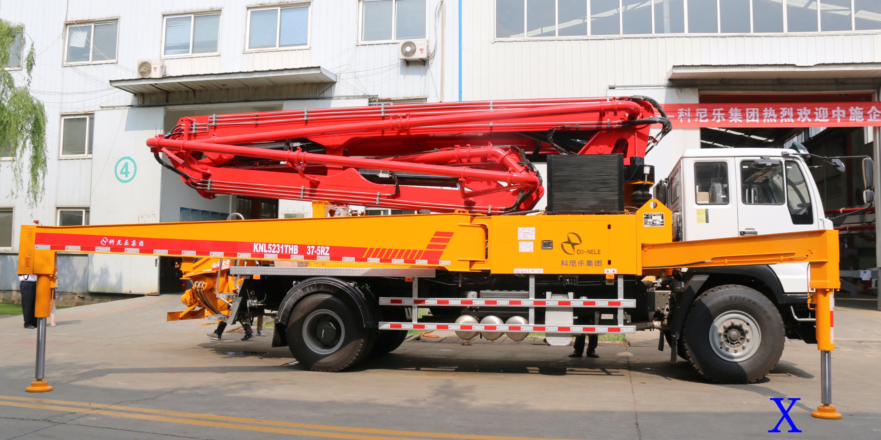 小型泵车伸展臂架时需要注意哪些？