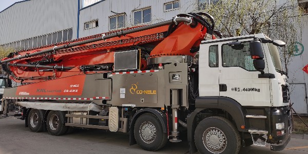科尼乐58米泵车针对大型施工而设计，适合多种工地工况
