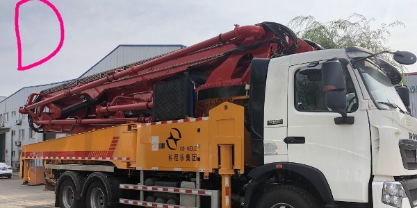 如何更省钱的买到小型混凝土泵车呢？