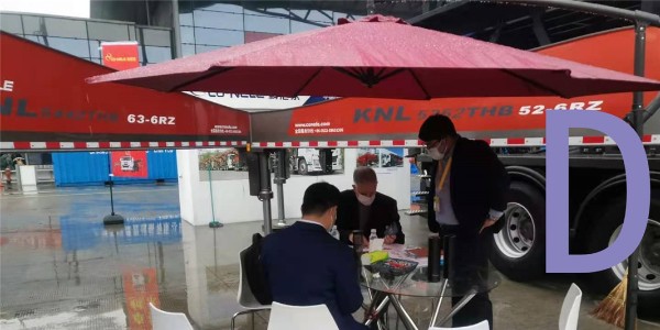 混凝土泵车在使用操作时，在以下五个部位和环节容易造成事故