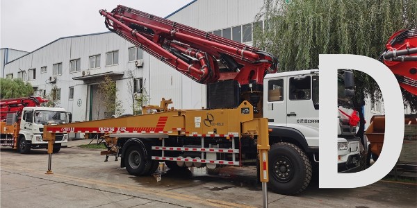 泵车液压油箱底部排水应何时进行？