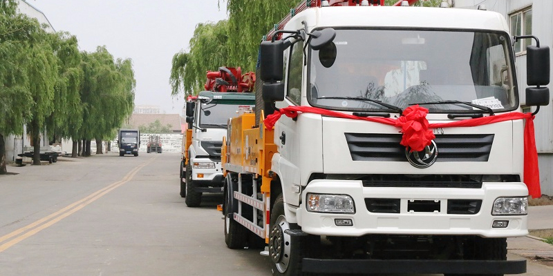 小型泵车泵送排量怎样调节