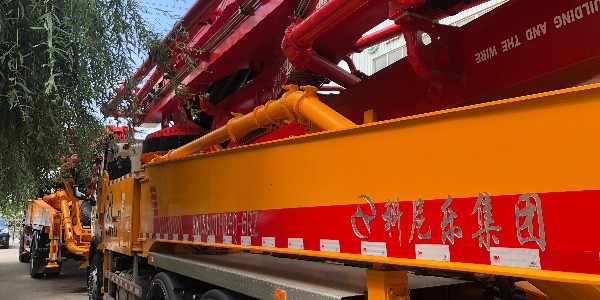 为什么泵车臂架油缸能承受此压力