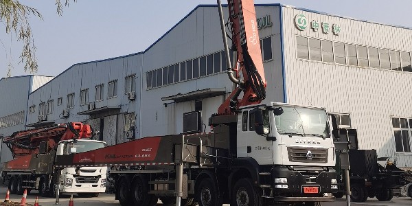 哪些是选择泵车底盘时考虑的