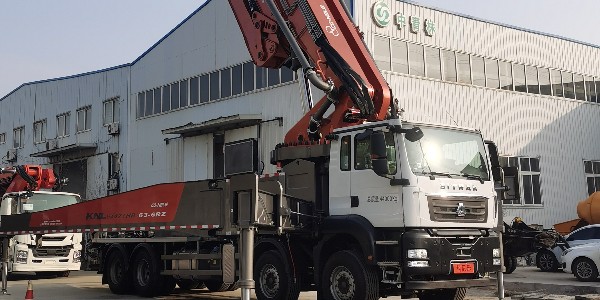 泵车的搅拌漏斗部位要注意