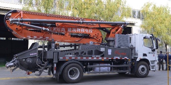 32米泵车在操作臂架之前要注意哪些？